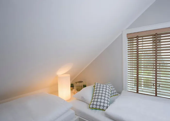 Munkmarscher Chaussee 7 *